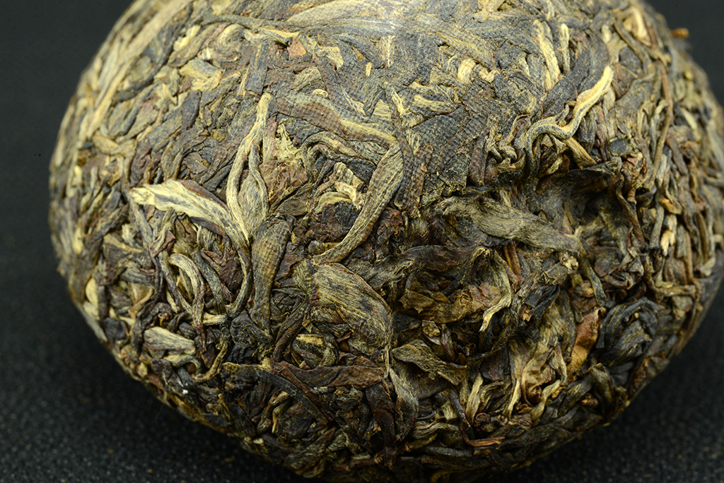 2004 Xiaguan sheng puerh tea tuocha